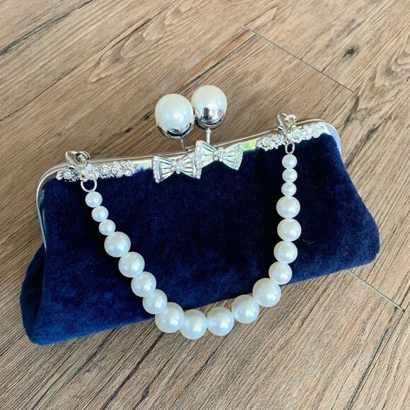 Handmade Real Shearling Pearl Kisslock Clutch/Wristlet/Evening Bag/Crossbody - Picture 1 of 16